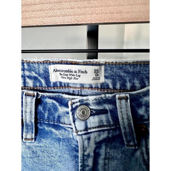 Abercrombie & Fitch Crop Wide Leg Ultra High Rise Jeans - Picture 2 of 3